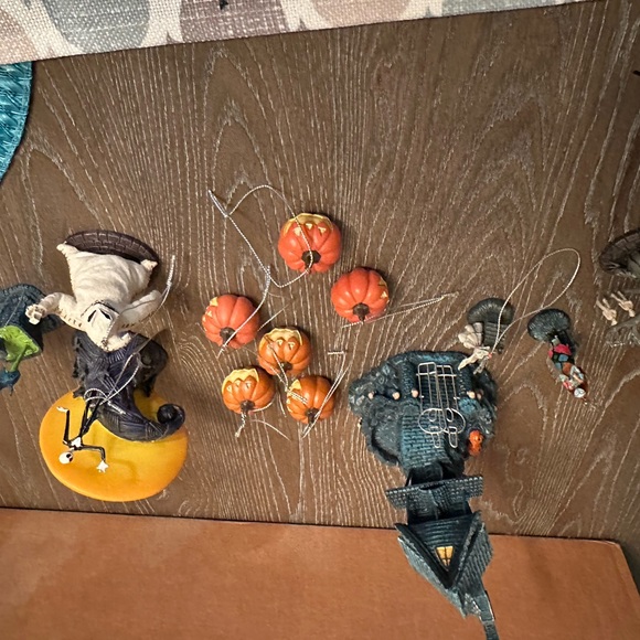 Nightmare Before Christmas Tree and ornaments from Bradford Exchange - Picture 6 of 9